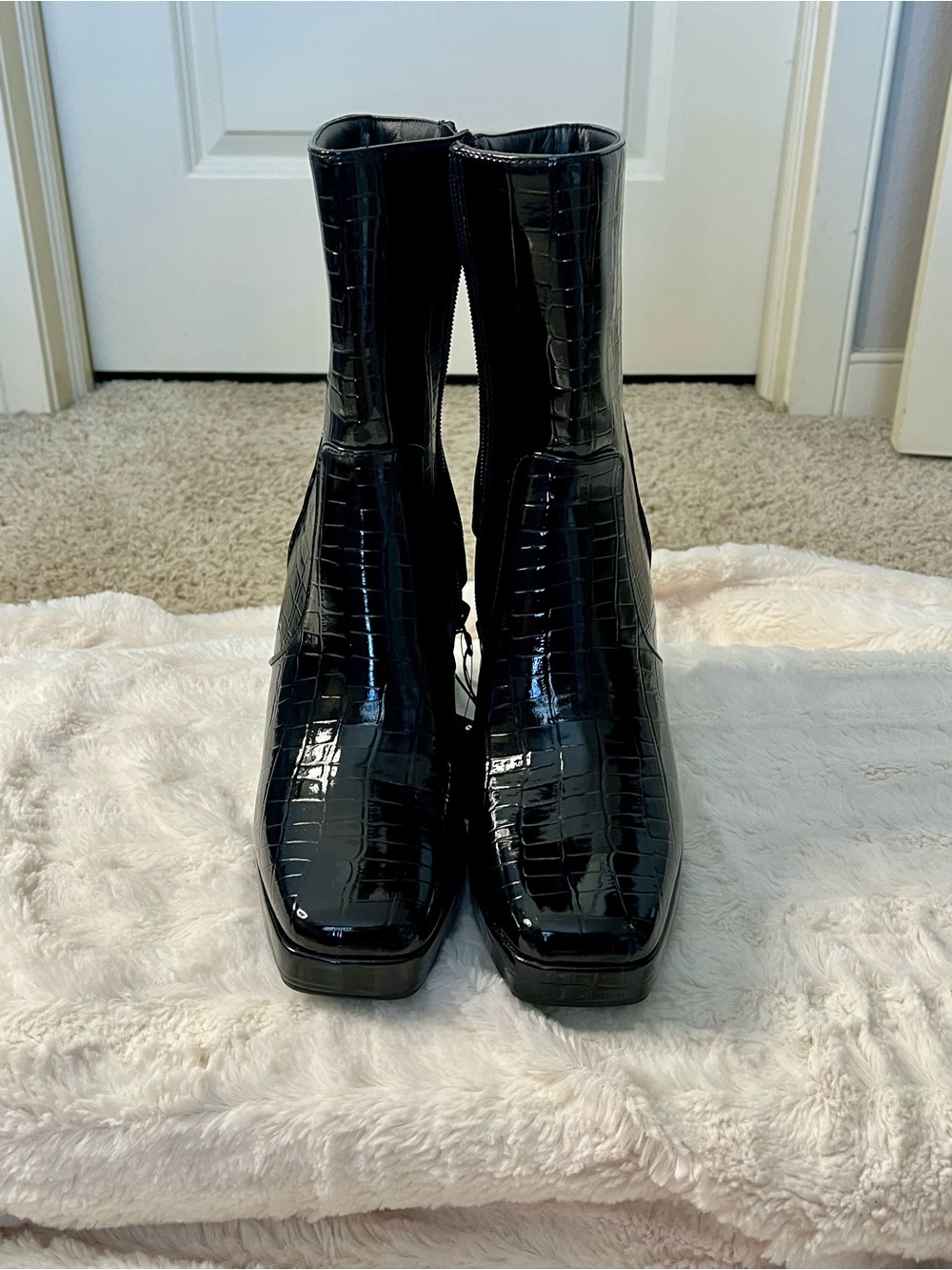 Forever 21 Women’s Black Croc-Embossed Zip Ankle Boots (Size 8)